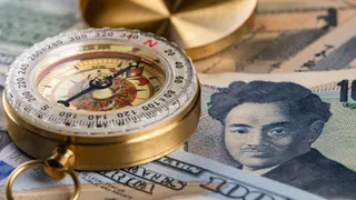 BoJ alza i tassi all’1,25%, ma lo yen crolla: USD/JPY verso quota 158