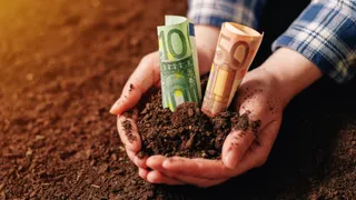 iShares World Equity High Income Active UCITS ETF (WINC) contro Vanguard FTSE All-World High Dividend Yield UCITS ETF (VHYL)