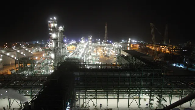 Saipem (di nuovo) in controtendenza al greggio, passi avanti su due fronti