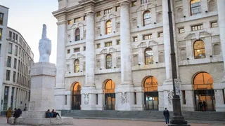 Piazza Affari risale dai minimi da maggio toccati ieri