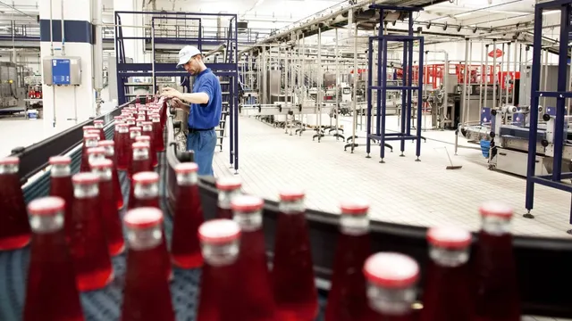 Campari sale del 2,44% e sfida la resistenza decisiva a 6,83 euro