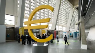 Banche centrali: previsti tassi fermi, ma non cessano di mordere caro-petrolio e deficit