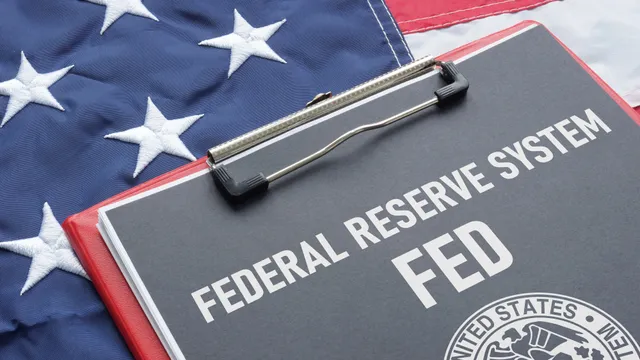 Fed ferma ma ancora restrittiva: sull’S&P 500 compare una shooting star